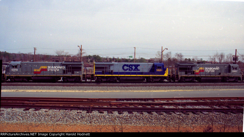 CSX 5919, 5881, and 5867